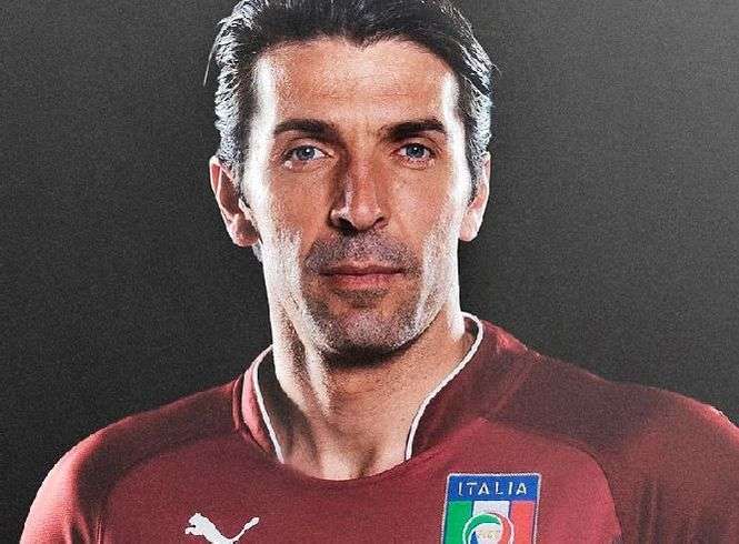 Gianluigi Buffon w 90 minucie obronił groźny strzał Gerarda Pique<br />
FOT. Puma - mynewsdesk.com/wikipedia