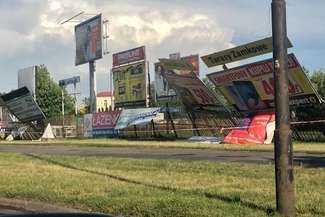 Wichura w Lublinie, burze w regionie. Drzewo spadło na autobus. Zamknięta strefa kibica