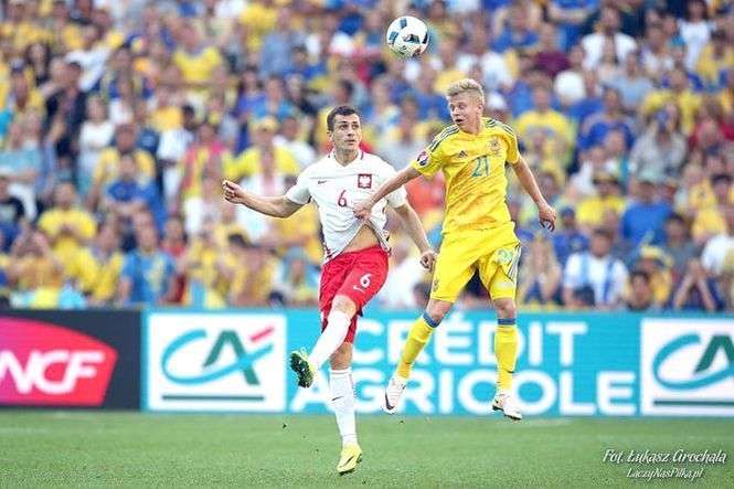 Tomasz Jodłowiec mecz z Ukrainą rozpoczął w wyjściowej jedenastce, ale przeciwko Szwajcarii wróci prawdo-podobnie na ławkę rezerwowych<br />
FOT. LACZYNASPILKA.PL<br />
