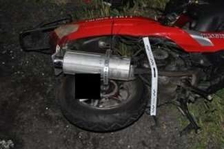 Potrącił motorowerzystę i uciekł z miejsca wypadku. Szuka go policja
