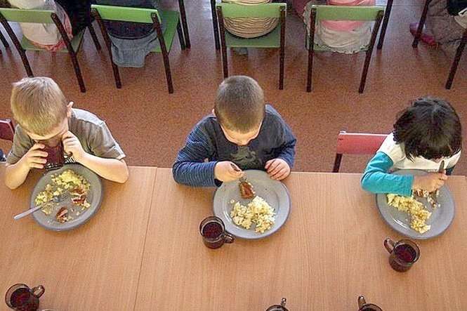 Z obiadów w stołówkach w ośmiu miejskich szkołach w Kraśniku korzysta 675 dzieci. To 16 proc. wszystkich uczniów.