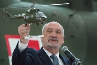 – MON będzie przykładał wagę przede wszystkim do produktów wytworzonych w Polsce – zapewnił minister Antoni Macierewicz. Fot. Maciej Kaczanowski