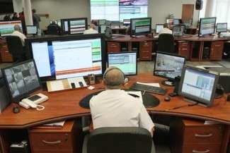 O każdej podejrzanej sprawie należy natychmiast informować policję (fot. Maciej Kaczanowski)