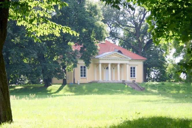 Domek Aleksandryjski w parku Czartoryskich – to tu przeniosą się historycy z Pracowni Dokumentacji Dziejów Miasta