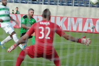 Górnik Łęczna - Lechia Gdańsk 1:2. Część trybun pusta. Kibice utrudniali kupno biletów