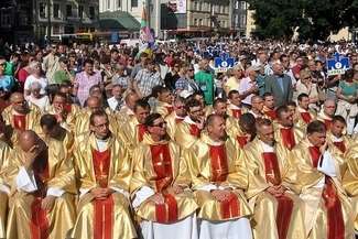 Inaczej jest np. w diecezji lubelskiej, gdzie zmiany personalne podawane są do wiadomości publicznej