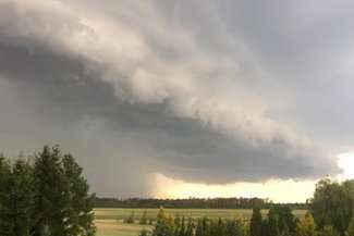 Burze w Lubelskiem: Zerwane dachy, połamane drzewa