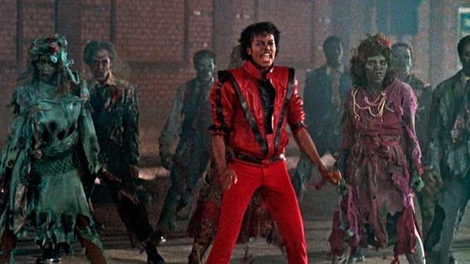 fot. kadr z teledysku do piosenki "Thriller" Michaela Jacksona