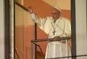 "Dobry wieczór!" Franciszek pojawił się w "oknie papieskim" przy Franciszkańskiej 3