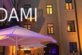 Zamość: Kino pod gwiazdami na dziedzińcu Hotelu Mercure