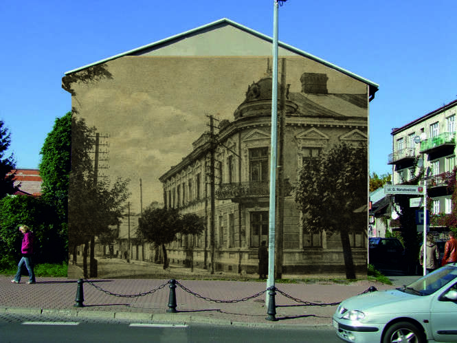  Mural przedstawiający starą kamienicę na pustej ścianie w centrum miasta proponuje miejscowy artysta Mieczysław Skalimowski/ fot. M.Skalimowski