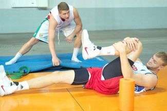 FOT. MACIEJ KACZANOWSKI
Michał Jankowski (na pierwszym planie) nie boi się ciężkich treningów
