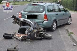 Skuterem najechał na tył forda. Trafił do szpitala