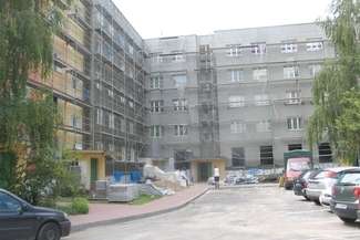 Jednym z większych przedsięwzięć inwestycyjnych ChSM jest trwające jeszcze docieplanie budynku przy ul. Szymanowskiego 8 