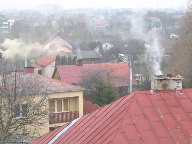 Jesienią urzędnicy rozpoczną kontrole dymiących kominów 