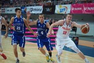 W akcji Adam Waczyński (nr 12)
Fot. Maciej Kaczanowski
