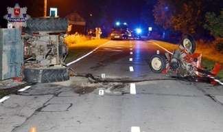 Ciągnik rozpadł się na dwie części po zderzeniu z peugeotem