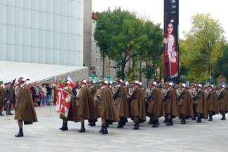 Uroczystości wojskowe na placu Teatralnym w Lublinie
