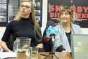 Hazel Karr (z prawej) – wnuczka Ester Kreitman. Z lewej – Natalia Moskal, tłumaczka zbioru opowiadań „Rodowód" (fot. Maciej Kaczanowski)