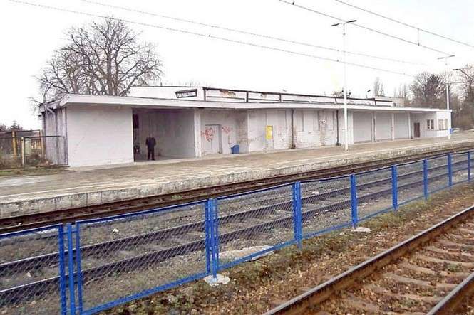 W obecnym stanie dworzec w Rejowcu odstrasza podróżnych (fot. Jacek Barczyński)