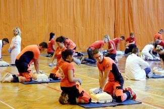 Lublinianie pomogli pobić rekord Guinnessa w sztucznym oddychaniu