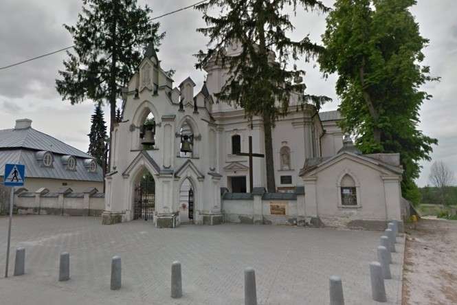 Zabytkowy kościół przy ul. Głuskiej 145 (fot. Google Street View)