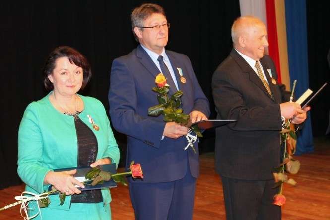 Odznaki odebrali osobiście Halina Solecka, Zbigniew Śliwiński i Jan Wawer (fot. Radosław Szczęch)