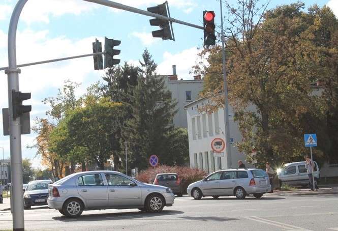 W Puławach najwięcej kłopotów ze skrętem w lewo mają kierowcy na skrzyżowaniu ul. Lubelskiej z Grabskiego (fot. Radosław Szczęch)
