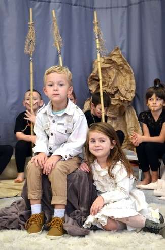 Dzieci z grupy 5- i 6-latków wcieliły się w role Stasia i Nel (fot. Miejskie Przedszkole Nr 5 w Hrubieszowie)