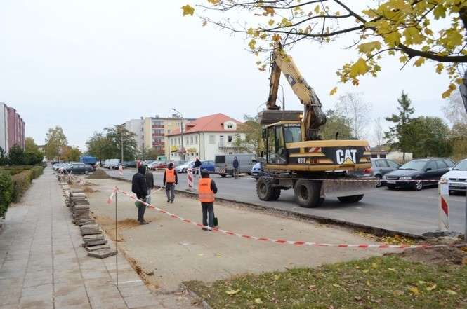 46 miejsc parkingowych wzdłuż ulicy Popiełuszki wykonano w technice kostki brukowej (fot. P. Opolski / Lubartowiak)