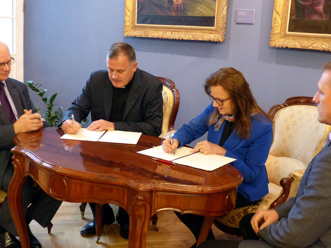 Podpisanie umowy między ZUS i KUL (fot. ZUS)