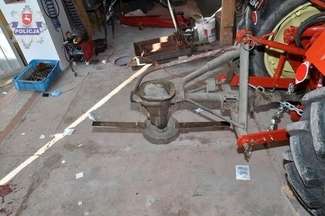 Maszyna do rozdrabniania gałęzi obcięła nogę rolnikowi