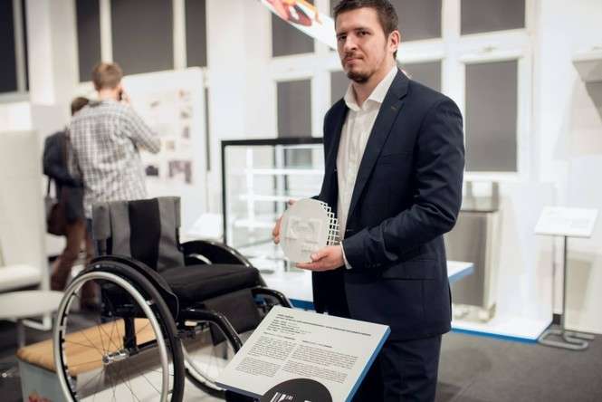 Robert Grabowski, autor projektu nowego wózka i właściciel puławskiej firmy z tytułem „Dobry Wzór 2016” przyznawanym za wybitne osiągnięcia we wzornictwie przemysłowym (fot. IWP)