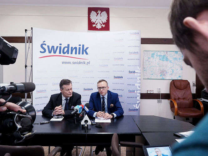 We wtorek burmistrz Świdnika Waldemar Jakson (na zdjęciu po lewej) i poseł Artur Soboń przedstawili szczegóły prezydenckiej wizyty w mieście (fot. Dorota Awiorko)