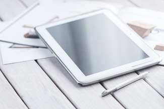 Zamiast z zeszytu, dzieci uczą się z tabletu i komórki. Później będzie programowanie