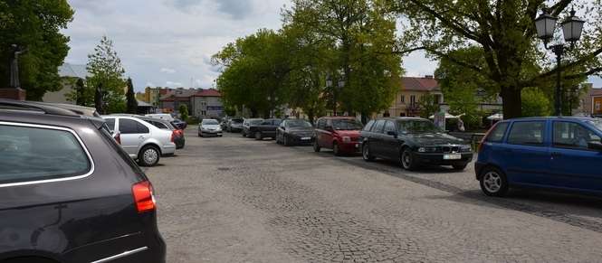 Strefa płatnego parkowania obowiązuje od poniedziałku przy placu Jana Pawła II w Międzyrzecu Podlaskim (fot. UM Międzyrzec)