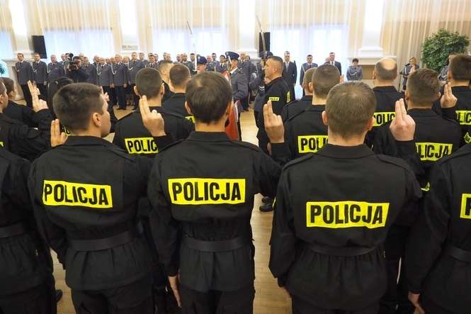 Ślubowanie policjantów w Komendzie Wojewódzkiej Policji w Lublinie, fot. Maciej Kaczanowski/archiwum