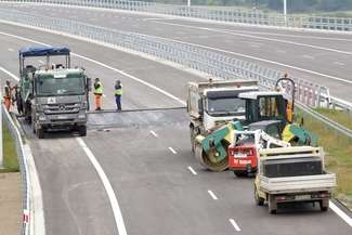 Na odcinku w rejonie rzeki Ciemięgi konieczna była ponowna rozbiórka i ustabilizowanie nasypu konstrukcją ze styropianu. Znacznie opóźniło to budowę trasy i kosztowało dodatkowe 27.7 mln zł
