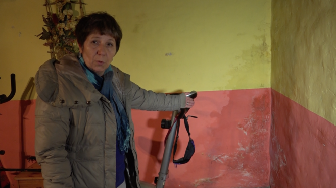  Maria Kosidło przyznaje, że w takich warunkach nie mogła dłużej mieszkać w mieszkaniu komunalnym. Prosiła ZGL o remont/ fot. archiwum prywatne 