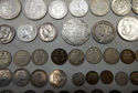 Część z zarekwirowanych monet. (fot. Izba Celna w Białej Podlaskiej)