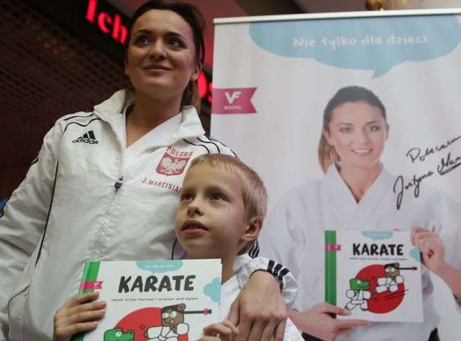Fot. Wojciech Nieśpiałowski<br />
<br />
Justyna Marciniak w Centrum Handlowym Atrium Felicity promowała swoją książkę „Karate nie tylko dla dzieci"
