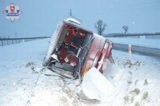 Autokar z pielgrzymami wpadł do rowu. Jechało nim 30 osób