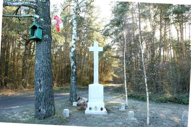 Krzyż odnowiony został w 2012 roku