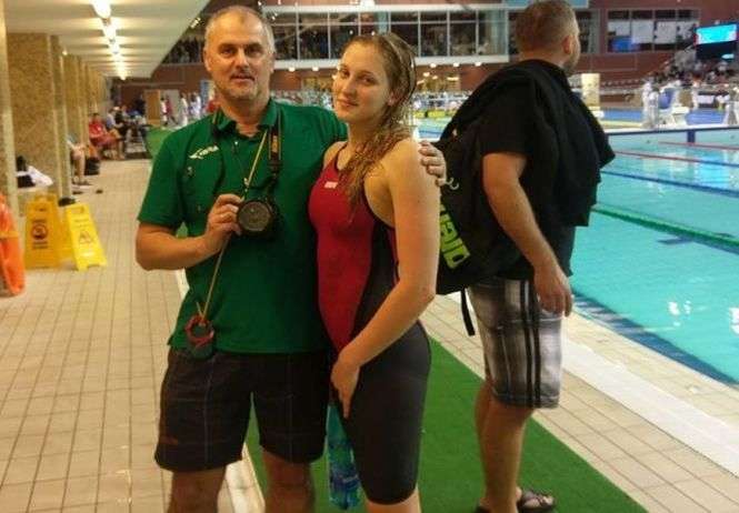 Julia Adamczyk (z prawej) i jej trener Piotr Kasperek mają powody do zadowolenia<br />
FOT. PIOTR KASPEREK