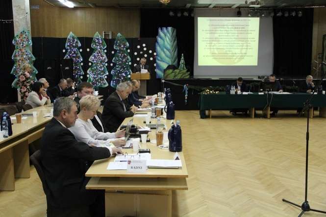Radni powiatowi jednogłośnie poparli budżet na 2017 rok / fot. E.Burda