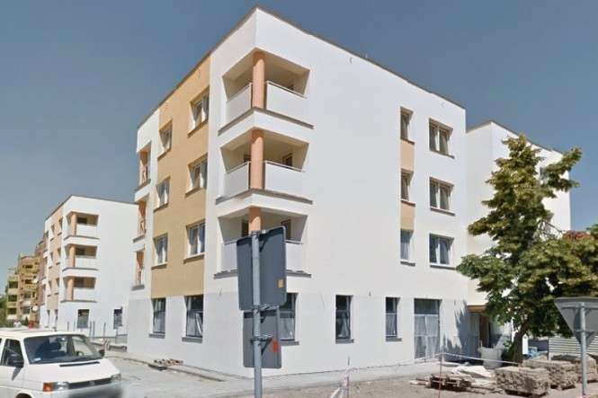 Blok przy ul. Pustej 8 w Puławach (fot. Google Street View)