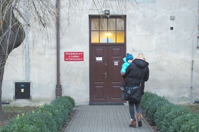 Przedszkole przy ul. Narutowicza funkcjonuje od 1940 r. Obecnie do czterech oddziałów uczęszcza 100 dzieci