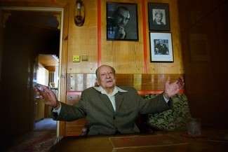 Seniorem wśród twórców zaprezentowanych w kalendarzu jest Longin Jan Okoń (fot. Grzegorz Chwesiuk)