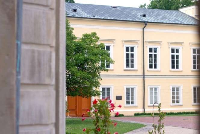 Nowa szkoła podstawowa miałaby powstać w Pałacu Czartoryskich (fot. Radosław Szczęch)