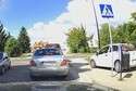 Na tym skrzyżowaniu co chwilę ktoś jedzie na skróty (wideo)